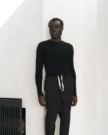 STILL LAYER • Pure Black - EŸN VAS